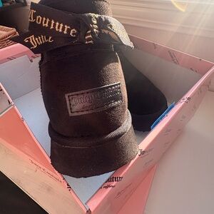 💘Juicy Couture Black/Gold Boots💘